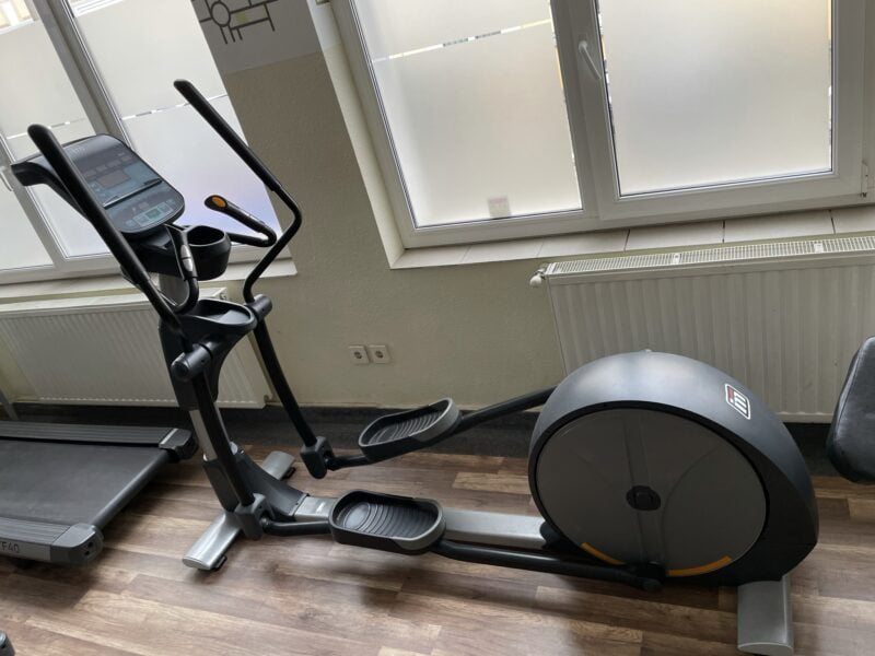 Impulse Fitness RE700 használt edzőtermi elliptikus tréner